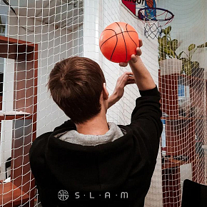 У нас в офисе можно играть в баскетбол